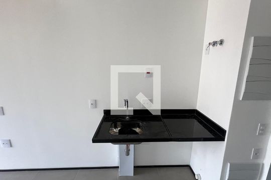 Cozinha de kitnet/studio para alugar com 1 quarto, 27m² em Cerqueira César, São Paulo