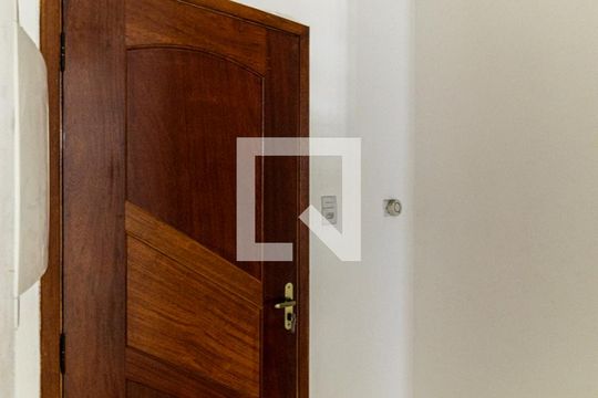 Entrada de kitnet/studio para alugar com 2 quartos, 46m² em Campos Elíseos, São Paulo