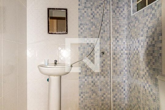 Banheiro de kitnet/studio para alugar com 2 quartos, 46m² em Campos Elíseos, São Paulo