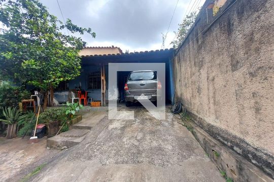 vagas de casa à venda com 2 quartos, 300m² em Dom Bosco, Belo Horizonte