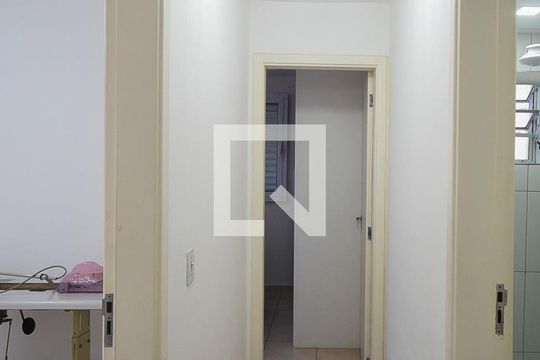 Corredor de apartamento para alugar com 2 quartos, 43m² em Parque Esmeralda, São Paulo