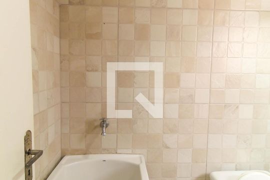 Banheiro de kitnet/studio para alugar com 1 quarto, 18m² em Mooca, São Paulo