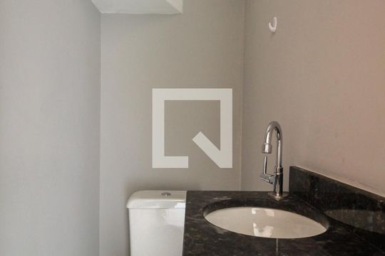 Lavabo de casa de condomínio para alugar com 2 quartos, 60m² em Vila Carrão, São Paulo