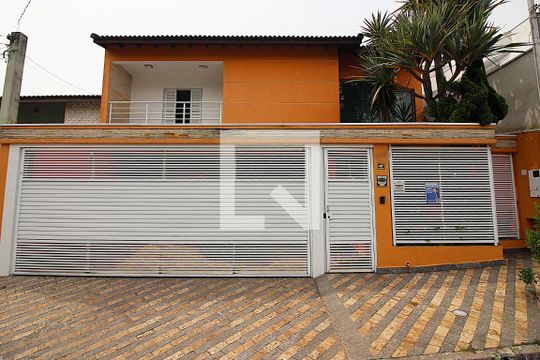 Fachada de casa à venda com 3 quartos, 300m² em Independência, São Bernardo do Campo