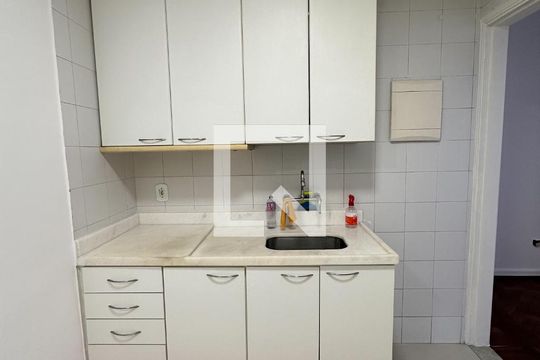 Cozinha de apartamento para alugar com 3 quartos, 137m² em Copacabana, Rio de Janeiro