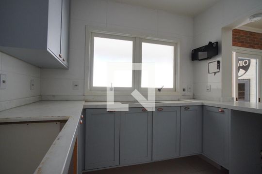 Cozinha de casa à venda com 3 quartos, 170m² em Sarandi, Porto Alegre