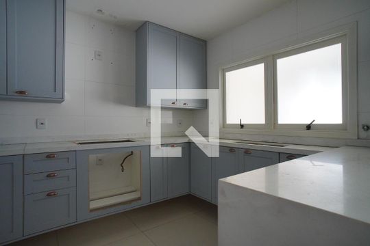 Cozinha de casa à venda com 3 quartos, 170m² em Sarandi, Porto Alegre