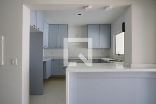Cozinha de casa à venda com 3 quartos, 170m² em Sarandi, Porto Alegre