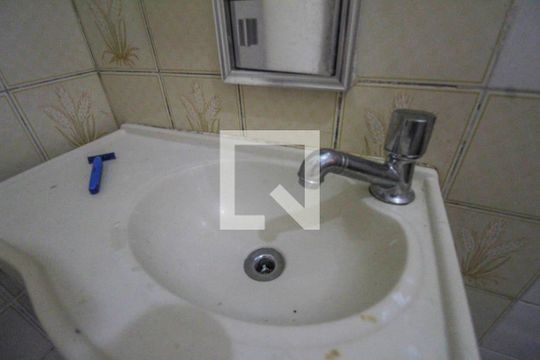 Banheiro 1 de casa para alugar com 1 quarto, 40m² em Vila Ema, São Paulo