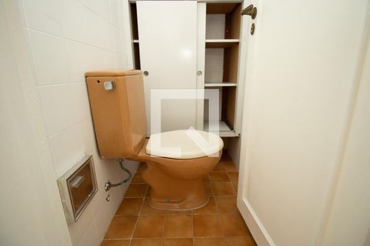Banheiro de serviço - panorâmica de apartamento à venda com 2 quartos, 60m² em Indianópolis, São Paulo