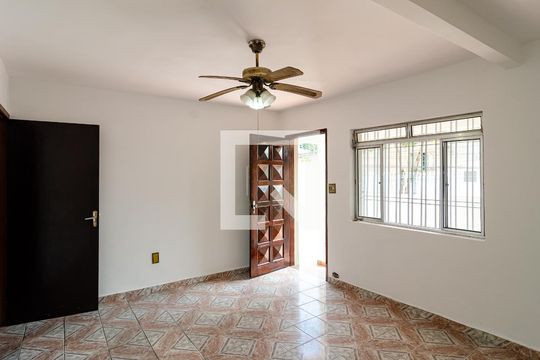 Sala de casa à venda com 4 quartos, 330m² em Cidade Domitila, São Paulo