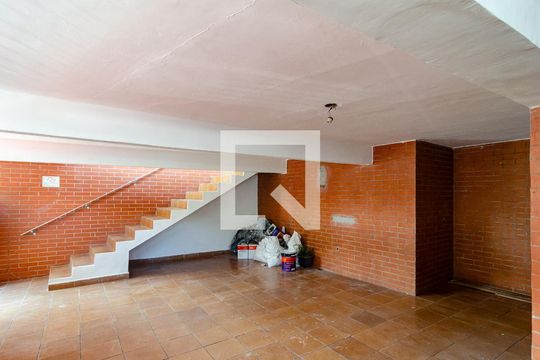 Garagem de casa à venda com 4 quartos, 330m² em Cidade Domitila, São Paulo