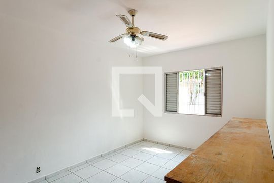 Quarto 3 de casa à venda com 4 quartos, 330m² em Cidade Domitila, São Paulo