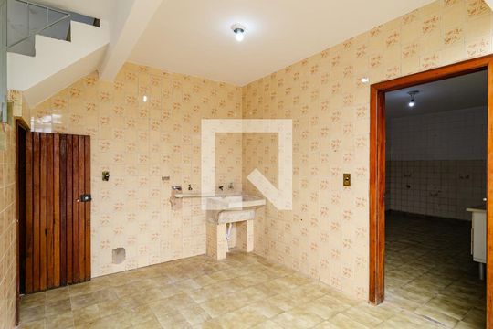 Lavanderia de casa à venda com 4 quartos, 330m² em Cidade Domitila, São Paulo
