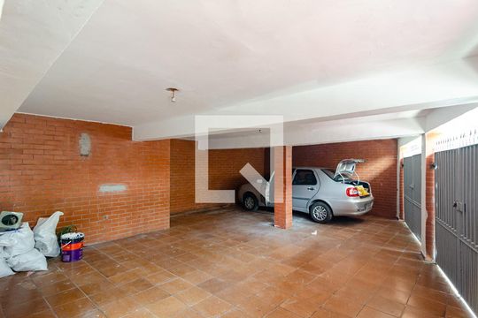 Garagem de casa à venda com 4 quartos, 330m² em Cidade Domitila, São Paulo