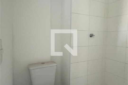 Banheiro de apartamento à venda com 2 quartos, 52m² em Alphaville Empresarial, Barueri