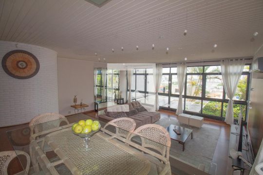 Casa à venda com 4 quartos, 334m² em Jardim Guairaca, São Paulo