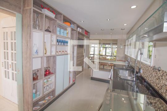 Cozinha de casa à venda com 4 quartos, 334m² em Jardim Guairaca, São Paulo