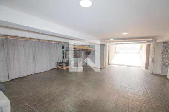 Ampla garagem coberta de casa à venda com 4 quartos, 334m² em Jardim Guairaca, São Paulo