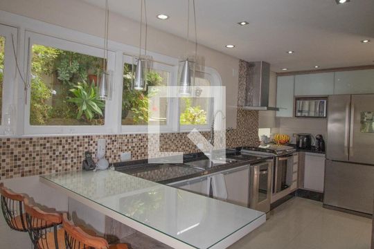 Cozinha de casa à venda com 4 quartos, 334m² em Jardim Guairaca, São Paulo