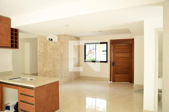 Sala de casa de condomínio para alugar com 4 quartos, 150m² em Vila de São Fernando, Cotia