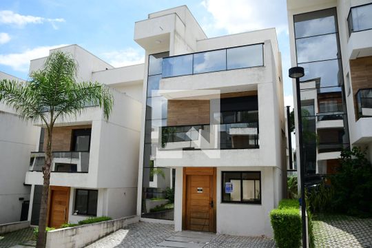 Fachada de casa de condomínio para alugar com 4 quartos, 150m² em Vila de São Fernando, Cotia