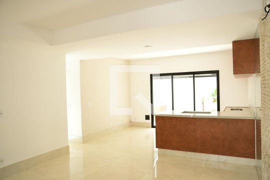 Sala de casa de condomínio para alugar com 4 quartos, 150m² em Vila de São Fernando, Cotia