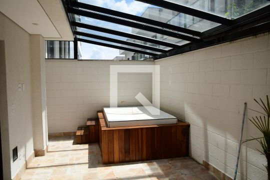 Quintal de casa de condomínio para alugar com 4 quartos, 150m² em Vila de São Fernando, Cotia