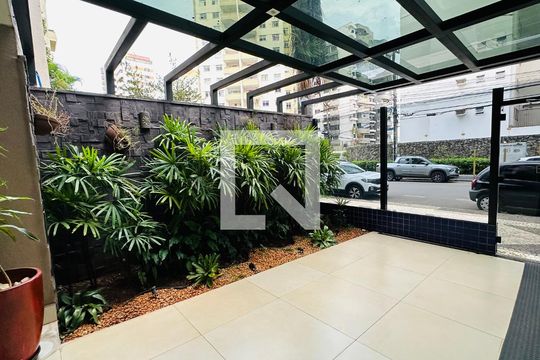 Hall de entrada de apartamento para alugar com 4 quartos, 130m² em Setor Oeste, Goiânia