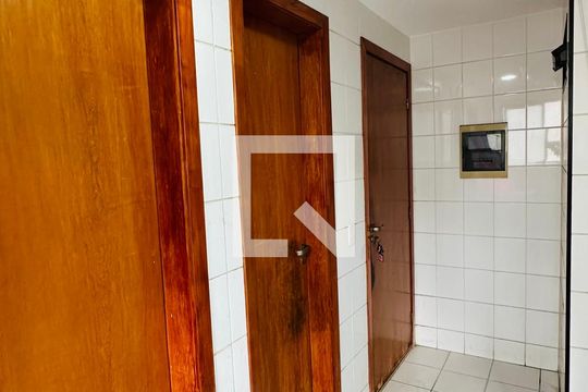 Corredor de apartamento para alugar com 4 quartos, 130m² em Setor Oeste, Goiânia