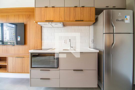 Cozinha de kitnet/studio para alugar com 1 quarto, 30m² em Pinheiros, São Paulo