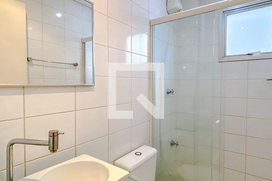 Banheiro de apartamento para alugar com 2 quartos, 50m² em Vila Regente Feijó, São Paulo