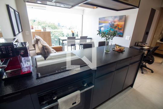 Cozinha de apartamento para alugar com 1 quarto, 40m² em Vila Gertrudes, São Paulo