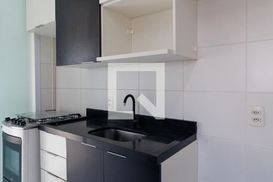 Cozinha de apartamento para alugar com 2 quartos, 41m² em Jardim Taboao, São Paulo