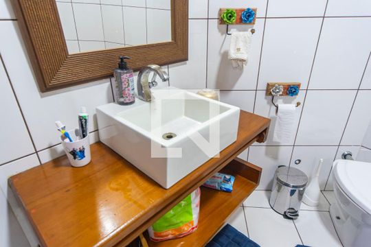 Banheiro 1 de casa para alugar com 3 quartos, 300m² em Parque Marajoara, Santo André