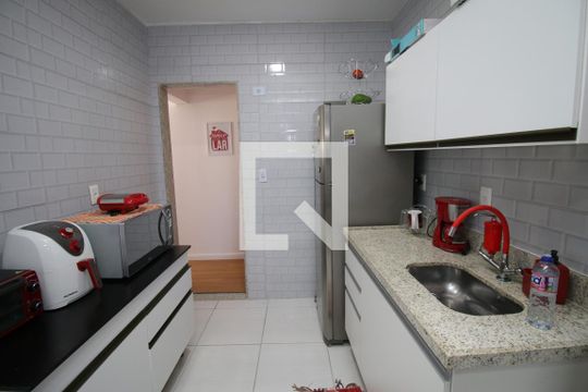 Cozinha de apartamento à venda com 2 quartos, 59m² em Olaria, Rio de Janeiro