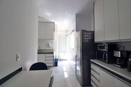 Cozinha de apartamento à venda com 3 quartos, 82m² em Vila Camilópolis, Santo André