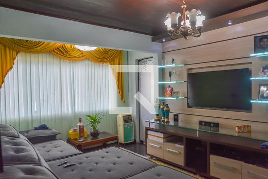 Casa para alugar com 3 quartos, 1200m² em Batistini, São Bernardo do Campo