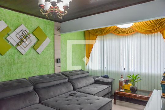 Sala de casa para alugar com 3 quartos, 1200m² em Batistini, São Bernardo do Campo