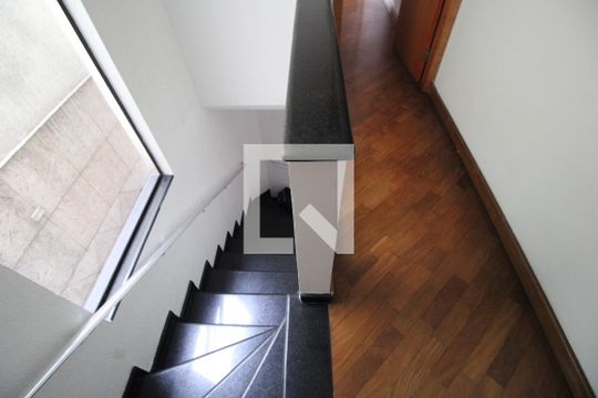 Corredor/escada de casa para alugar com 3 quartos, 200m² em Vila Ré, São Paulo