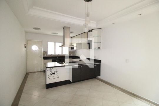 Cozinha de casa para alugar com 3 quartos, 200m² em Vila Ré, São Paulo