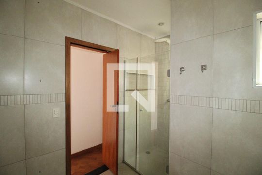 Banheiro da Suíte 1 de casa para alugar com 3 quartos, 200m² em Vila Ré, São Paulo
