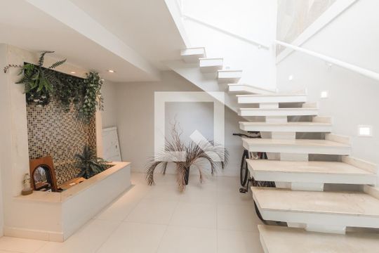 Hall de entrada de casa à venda com 4 quartos, 350m² em Parque Peruche, São Paulo