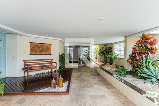 Hall de entrada de apartamento à venda com 3 quartos, 154m² em Santa Teresinha, São Paulo