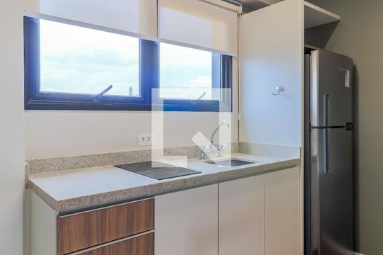 Cozinha de apartamento para alugar com 1 quarto, 42m² em Vila Cordeiro, São Paulo