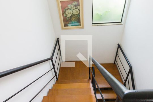 Escada de casa de condomínio à venda com 4 quartos, 364m² em Anil, Rio de Janeiro