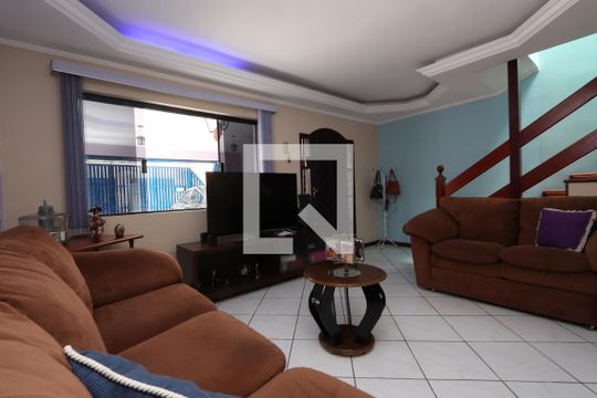 Casa à venda com 3 quartos, 200m² em Parque Residencial Oratorio, São Paulo