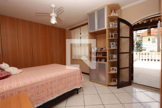 Suíte de casa à venda com 3 quartos, 200m² em Parque Residencial Oratorio, São Paulo