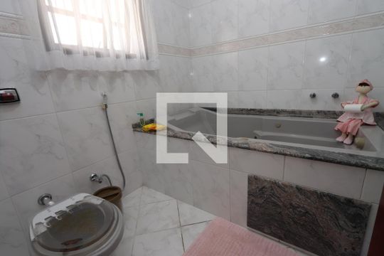 Banheiro da Suíte de casa à venda com 3 quartos, 200m² em Parque Residencial Oratorio, São Paulo