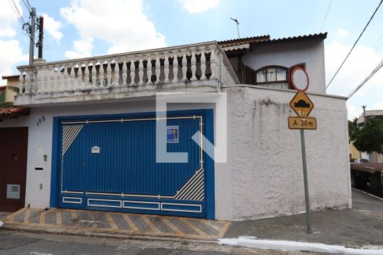 Fachada de casa à venda com 3 quartos, 200m² em Parque Residencial Oratorio, São Paulo